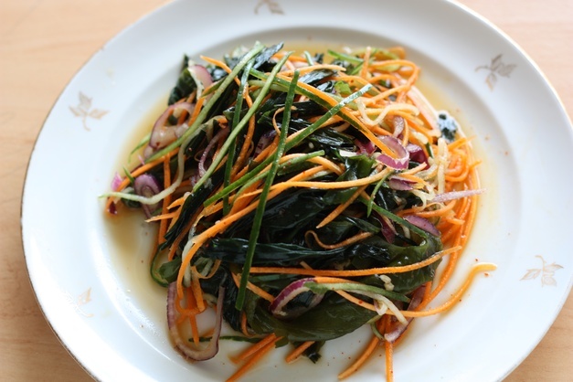 Salades d’algues, de carottes et de concombres à l’asiatique.jpg